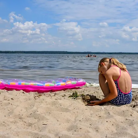 Bungis ,de - 28 Ferienhaeuser Am Grimnitzsee G2 펜션 *