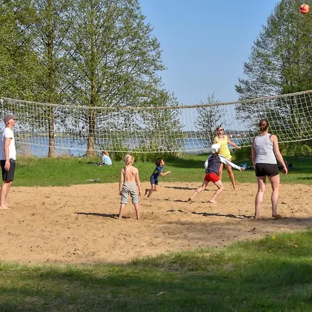 펜션 Bungis ,de - 28 Ferienhaeuser Am Grimnitzsee G2 *